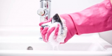 3 reasons you should always wear gloves while cleaning